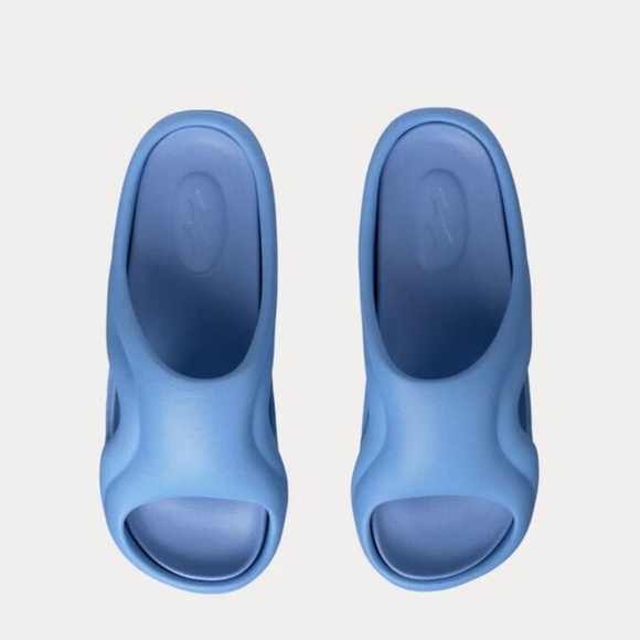 SKYLRK Shoes - SKYLRK Justin Bieber Brand Beach Slides in Cosmo (blue), Size W9/M8 NWT